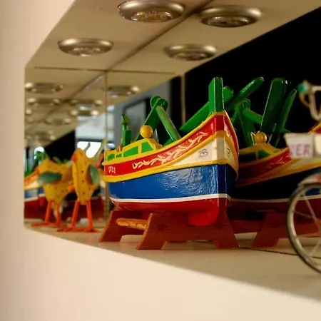 Peaceful Penthouse With Views 3 Min Walk To The *