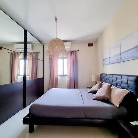 Apartman Peaceful Penthouse With Views 3 Min Walk To The