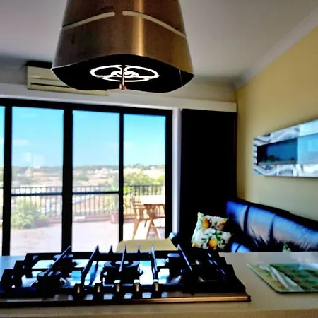 Apartman Peaceful Penthouse With Views 3 Min Walk To The