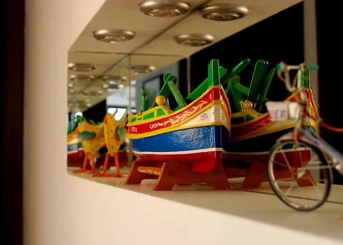 Peaceful Penthouse With Views 3 Min Walk To The *