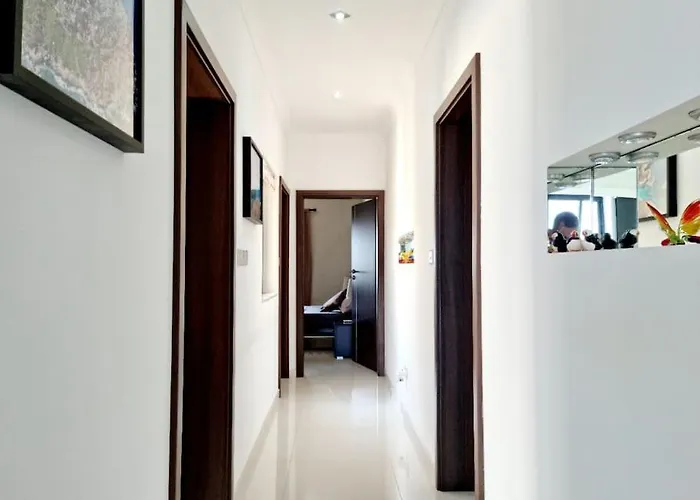 Peaceful Penthouse With Views 3 Min Walk To The *