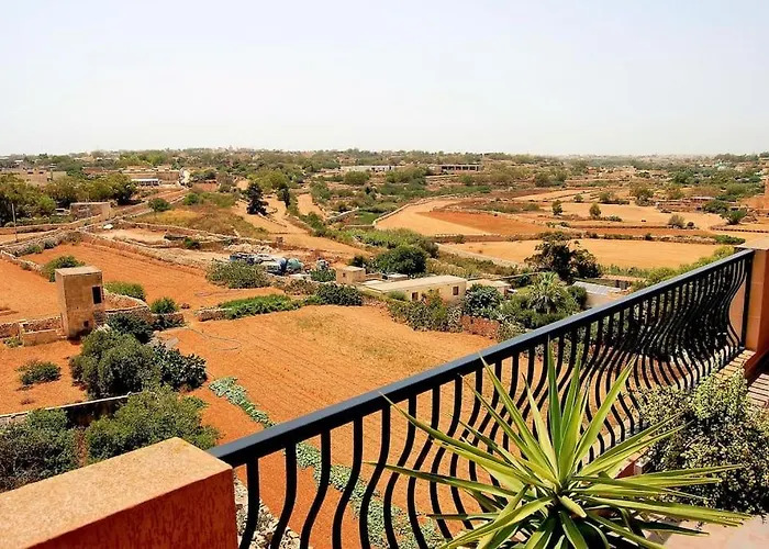 Peaceful Penthouse With Views 3 Min Walk To The Марсаскала