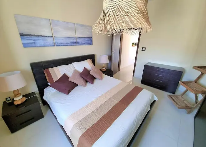 Peaceful Penthouse With Views 3 Min Walk To The Апартаменты Марсаскала