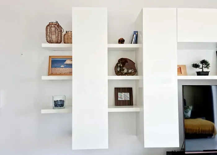 Peaceful Penthouse With Views 3 Min Walk To The Марсаскала