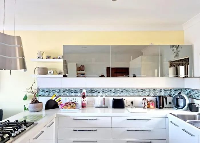 Peaceful Penthouse With Views 3 Min Walk To The Апартаменты *