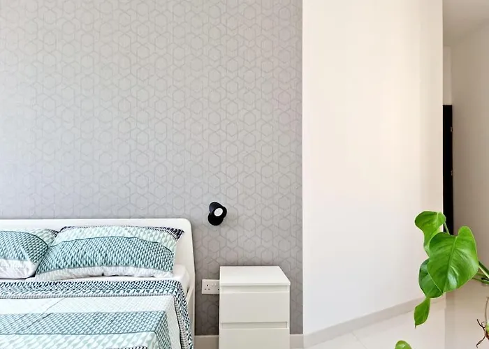 Апартаменты Peaceful Penthouse With Views 3 Min Walk To The