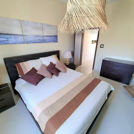 Peaceful Penthouse With Views 3 Min Walk To The Apartment Marsaskala