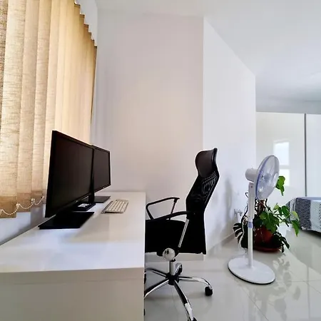 Peaceful Penthouse With Views 3 Min Walk To The * 马尔萨斯卡拉