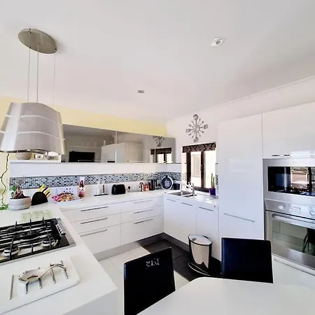 Peaceful Penthouse With Views 3 Min Walk To The * 马尔萨斯卡拉