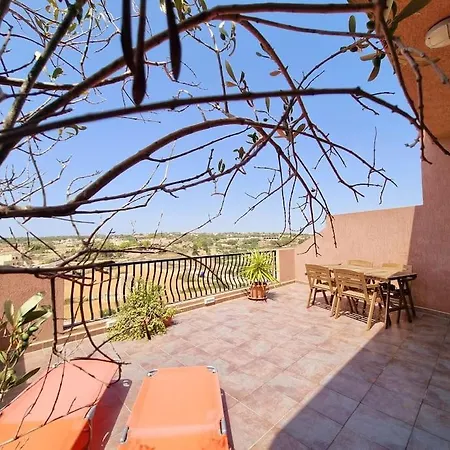 Peaceful Penthouse With Views 3 Min Walk To The * 马尔萨斯卡拉