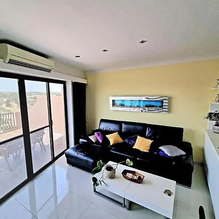 Peaceful Penthouse With Views 3 Min Walk To The Apartment *