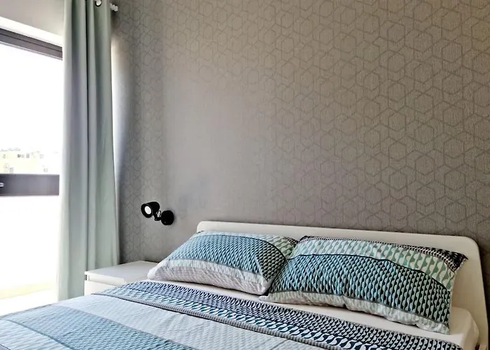 Apartamento Peaceful Penthouse With Views 3 Min Walk To The *