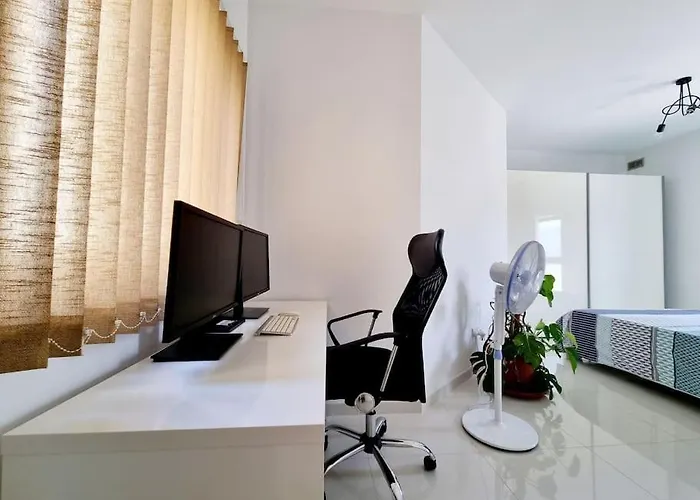 Peaceful Penthouse With Views 3 Min Walk To The * مارساسكالا