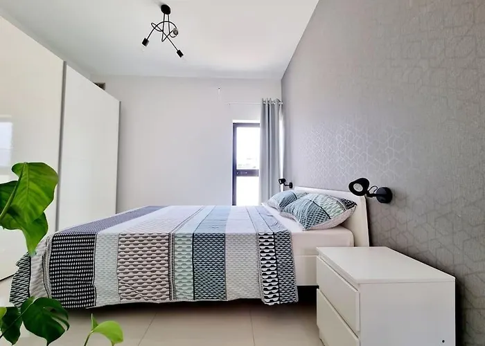 Apartamento Peaceful Penthouse With Views 3 Min Walk To The Marsaskala